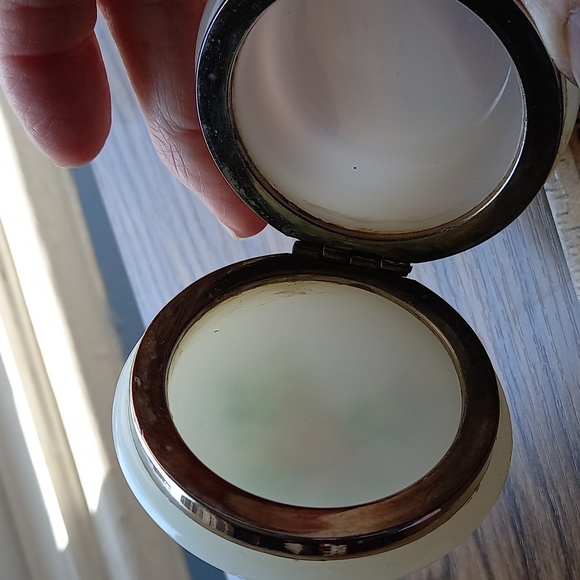 Vintage clamshell trinket box - Picture 3 of 13